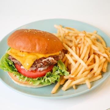 チーズバーガー【フライドポテト付き】