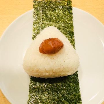 おにぎり(梅・こんぶ・シャケ)