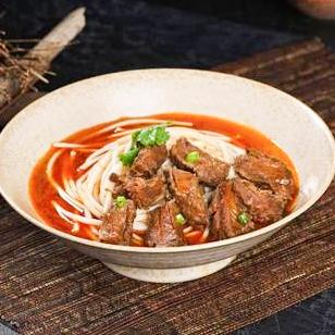 牛肉カルビヌードル(牛肋条粉)