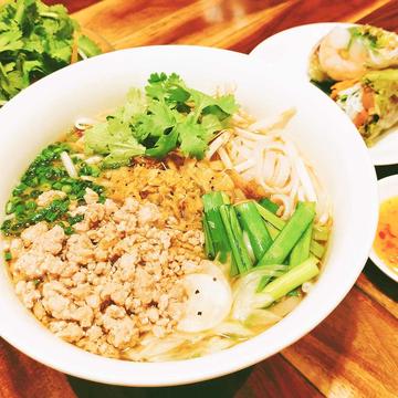 豚ひき肉とレモングラスのフォー【レンジ調理商品】・生春巻きセット