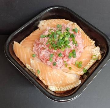 炙りサーモンネギトロ丼