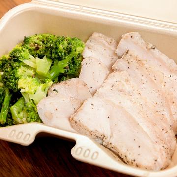 【ミニ】低温調理鶏胸ハムとハーブブロッコリーのたんぱく質サラダ