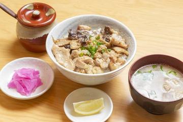 味が選べる牛ホルモン丼 もつ入りスープセット