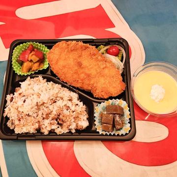 低温熟成チルドポークカツ弁当プリンつき