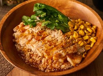 ポークステーキ丼 Pork steak bowl
