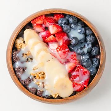 アサイーボウル いちご練乳・ブルーベリーのせ Acai Bowl with Strawberry Condensed Milk and Blueberry