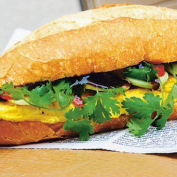 【当店おすすめ第3位】卵焼きバインミー BNH M PATE TRNG
