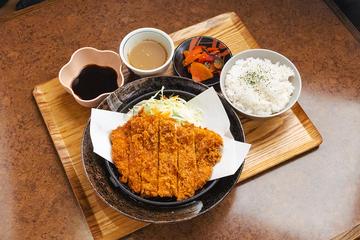 はみでる！モンスターチキンカツ定食