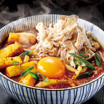 山椒の香りがたまらない “肉”温玉カレーうどん【深夜】