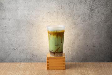 抹茶黒蜜ラテ(黒蜜×抹茶わらび餅)