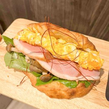 ～合鴨スモーク～国産小麦の自家製パンサンドイッチ