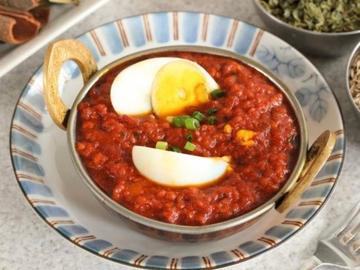 キーマエッグカレー とナンのセットKeema Egg Curry