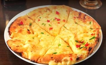 ガーリックチーズナン/Garlic Cheese Nan