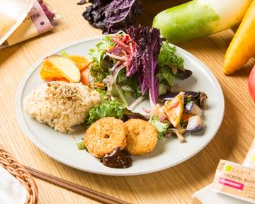 お麩カツレツと3種デリの酵素玄米弁当