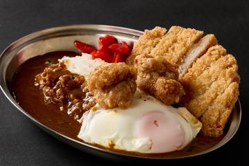 漢の3種デカ盛りカレー(ロースカツ&唐揚げ2個&目玉焼き) MEGA Curry