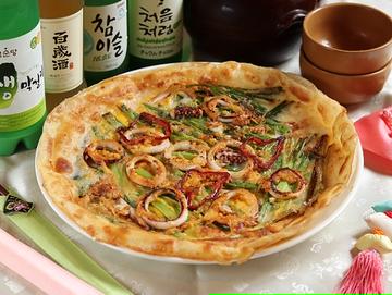 海鮮チヂミ Kimchi Korean-style pizza