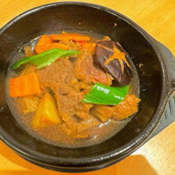 土鍋牛バラ煮込み定食