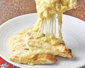 チーズナン Cheese Naan