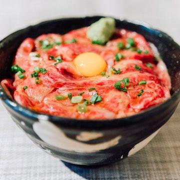 16.とろける炙り牛トロ丼