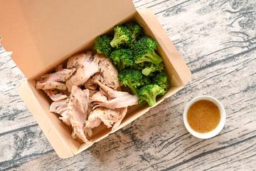 【タンパク質50.5g】ハーブチキンくん(鶏胸肉)300g 【Protein 50.5g】 Herb Chicken-Kun 300g