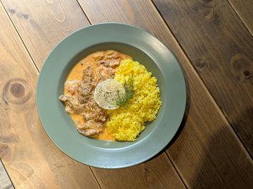 ごろごろ牛すじのビーフストロガノフ