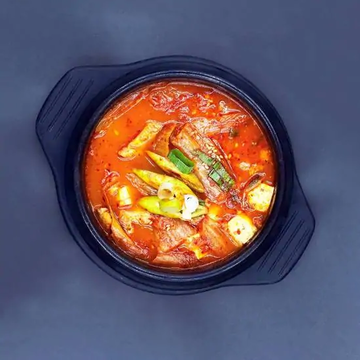 【ドリンク付き】キムチチゲ (おかず2品とライス付き) / Kimchi stew /