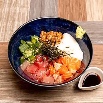 マグロとサーモンのネバトロ海鮮丼