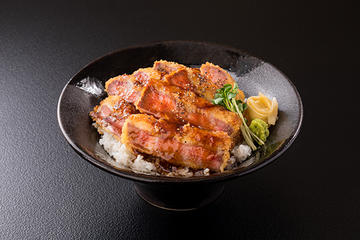 厚切り牛たんカツ丼