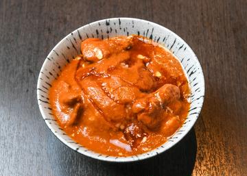 炙りチキンマサラ丼(Seared Chicken Masala Rice Bowl)