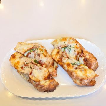 フランスパンのピザ