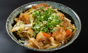 和牛ホルモン野菜丼