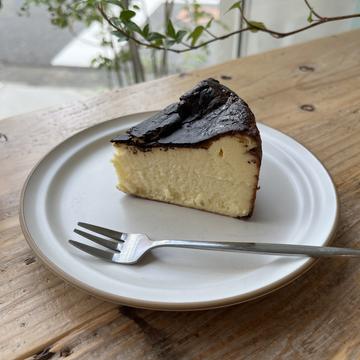 【当店人気No.1】バスクチーズケーキ