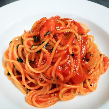 ニンニクをしっかり効かせたフィレンツェ風トマトのスパゲッティーカルティエッラ