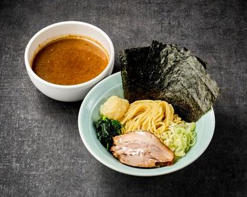 にんにく豚骨魚介つけ麺(チャーシュー1枚・薬味ネギ・ホウレン草・ノリ3枚・おろしニンニク)
