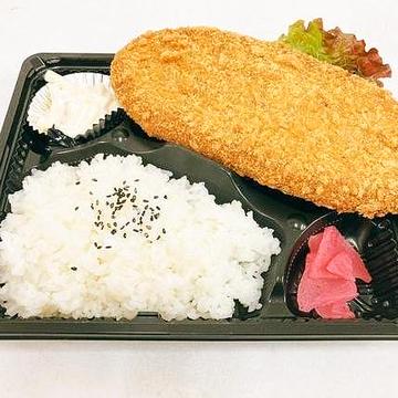 ワラジメンチカツ弁当