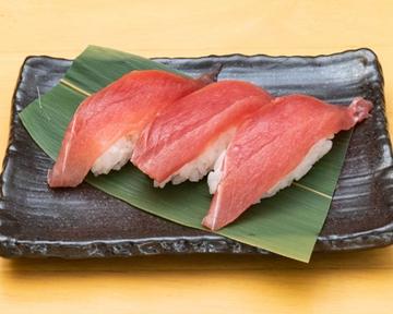 マグロ握り (3貫)
