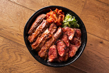 元住吉店限定！！数量限定】牛ヒレ肉と[上]厚切り牛ハラミの合盛り丼 / 160g  特製焼肉たれ
