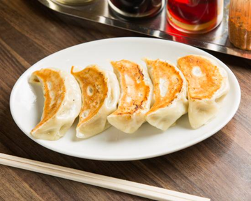 焼き餃子 Pan-Fried Dumplings