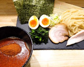 特製辛辛魚介豚骨つけ麺(豚叉焼1枚、鶏叉焼1枚、和だし味玉、焼海苔3枚、ほうれん草、薬味葱、粉唐辛子)