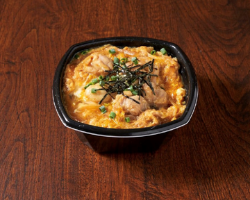 プリっと仕上げた鶏肉の親子丼