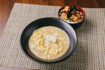 かけポタージュらーめんガーリックから揚丼小