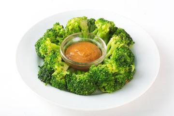 ブロッコリーサラダ BROCOLI SALAD