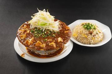 野菜マシ麻婆ラーメンと豚炒飯 Mapo Ramen with Plenty of Vegetables and Pork Fried Rice