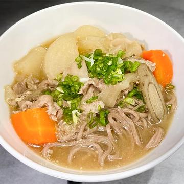 年越し豚汁そば(ごろごろ具材)