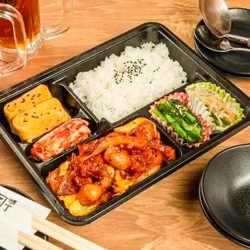 ホルモン野菜炒め弁当