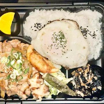 焼肉弁当/目玉焼き