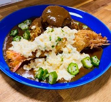 エビフライとハンバーグの豪華カレー
