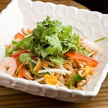 タイ風焼きそば～パッタイ～(アラカルト)  Thai-Style Fried Noodles ~Pad Thai~