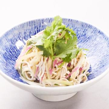 干し豆腐と香菜のサラダ