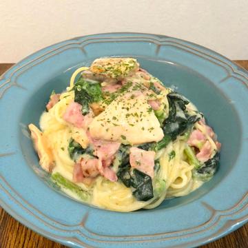 サーモンとほうれん草クリームパスタ